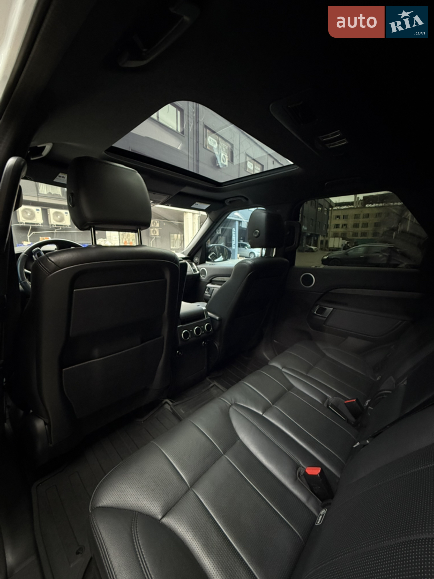 2018 Land Rover Discovery - мініатюра 17