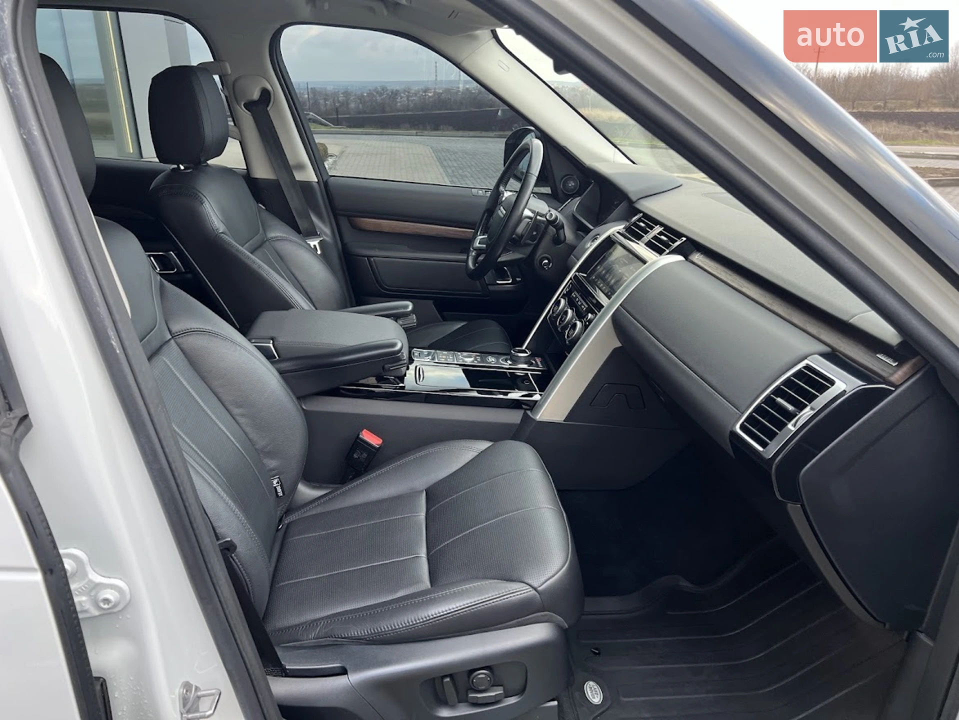 2018 Land Rover Discovery - мініатюра 28
