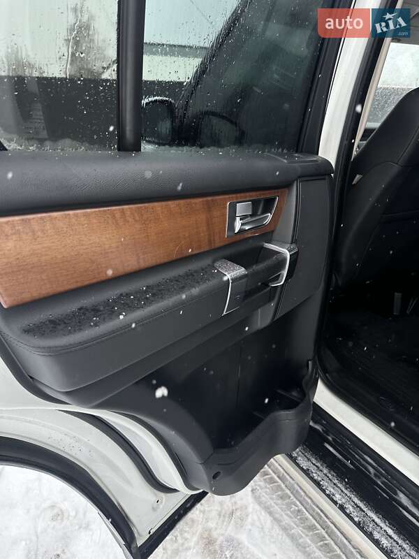 Внедорожник / Кроссовер Land Rover Discovery 2015 в Львове