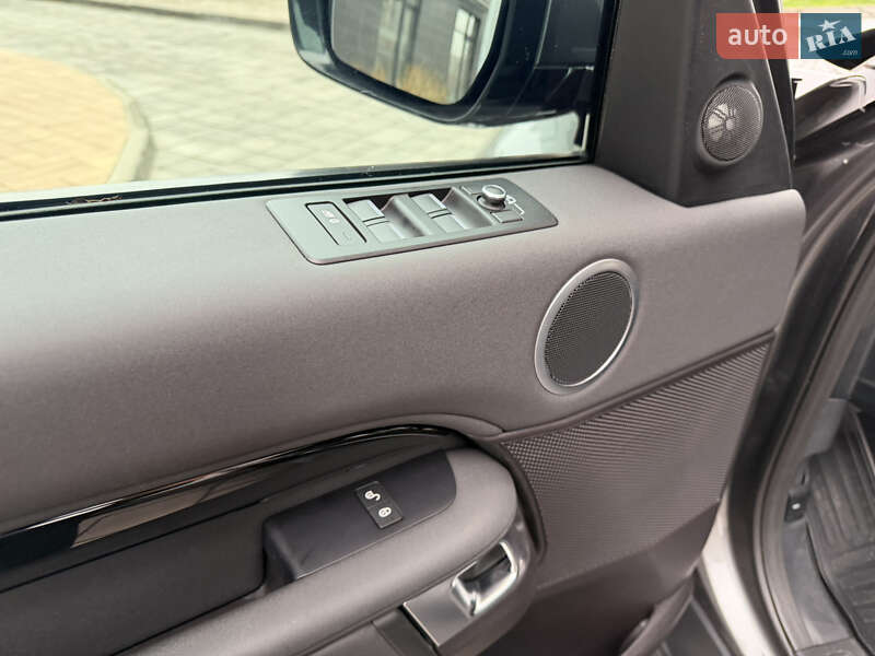 Внедорожник / Кроссовер Land Rover Discovery 2017 в Киеве