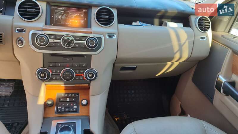 Внедорожник / Кроссовер Land Rover Discovery 2015 в Трускавце