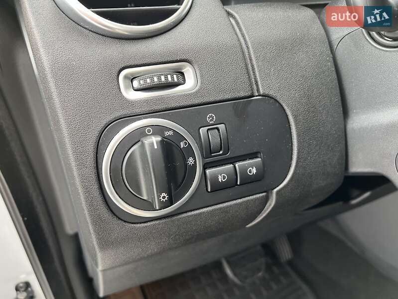 Внедорожник / Кроссовер Land Rover Discovery 2016 в Днепре