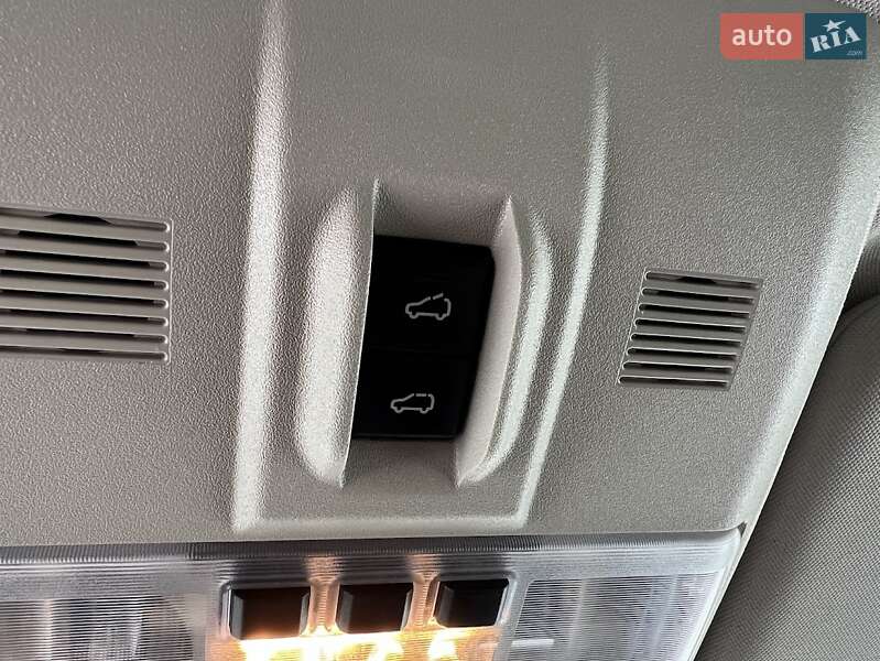 Внедорожник / Кроссовер Land Rover Discovery 2016 в Днепре