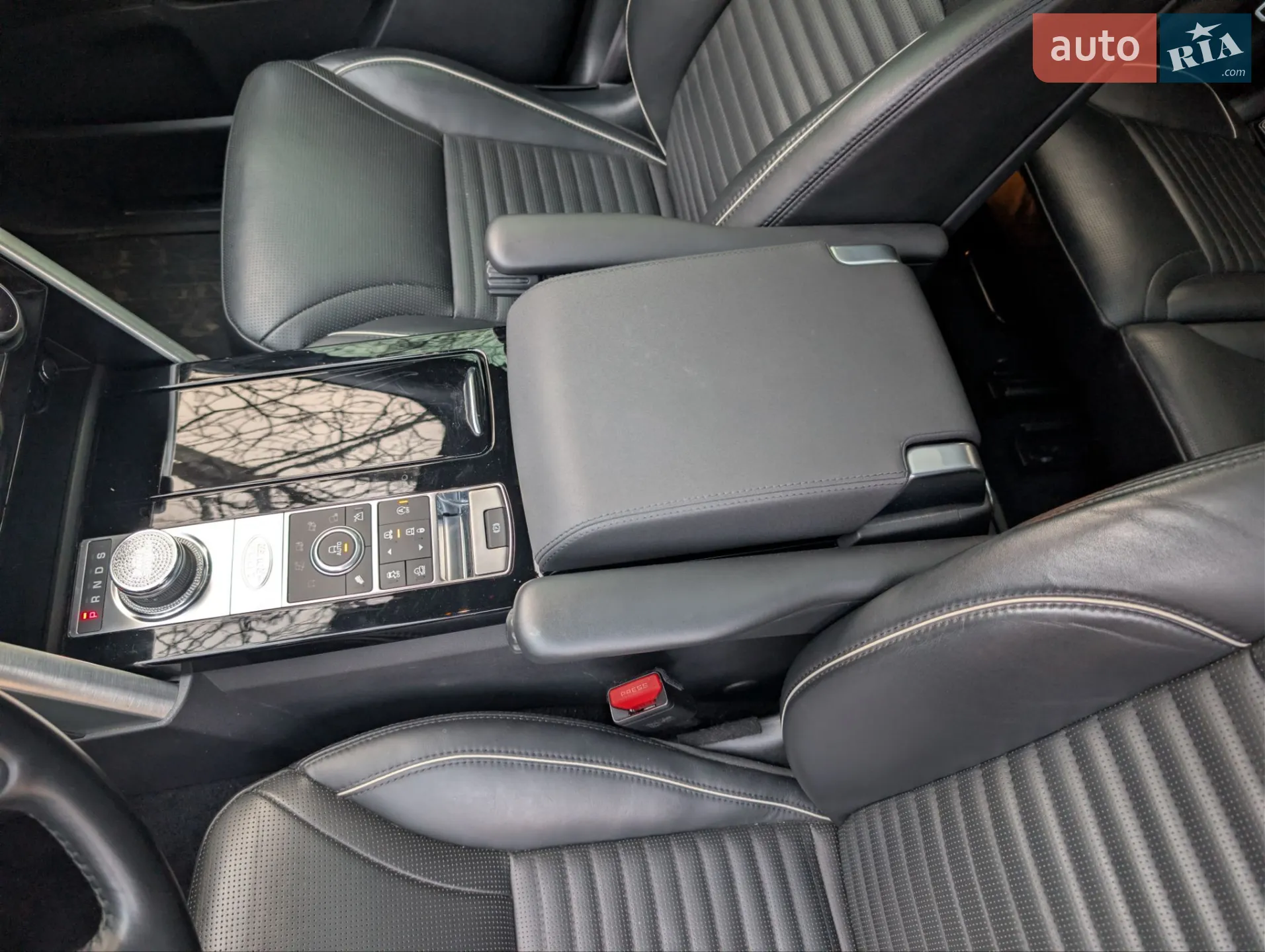 2019 Land Rover Discovery - мініатюра 21