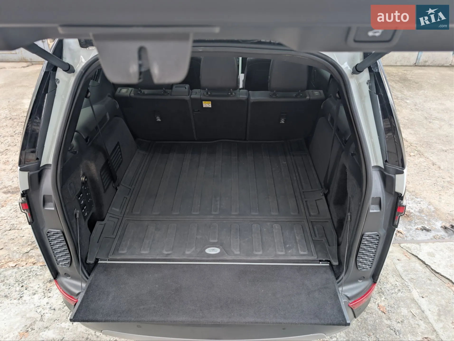 2019 Land Rover Discovery - мініатюра 32