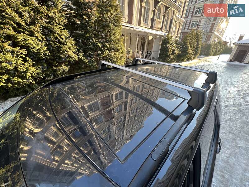 Внедорожник / Кроссовер Land Rover Discovery 2017 в Киеве