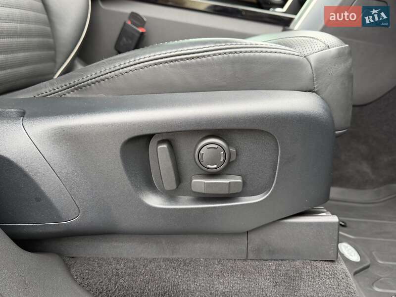 Внедорожник / Кроссовер Land Rover Discovery 2017 в Виннице