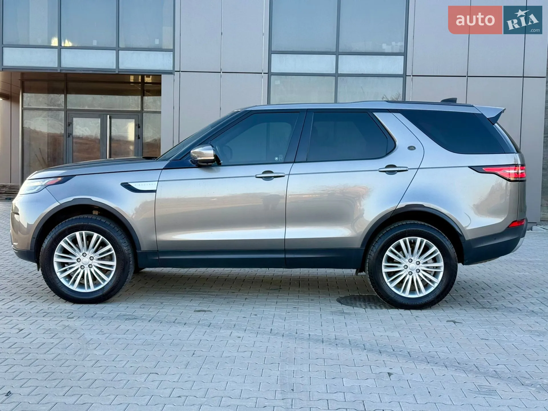 2018 Land Rover Discovery - мініатюра 4