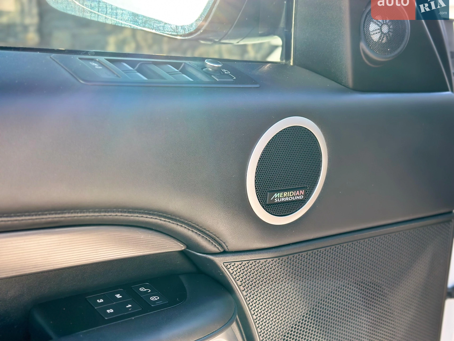2020 Land Rover Discovery - мініатюра 23