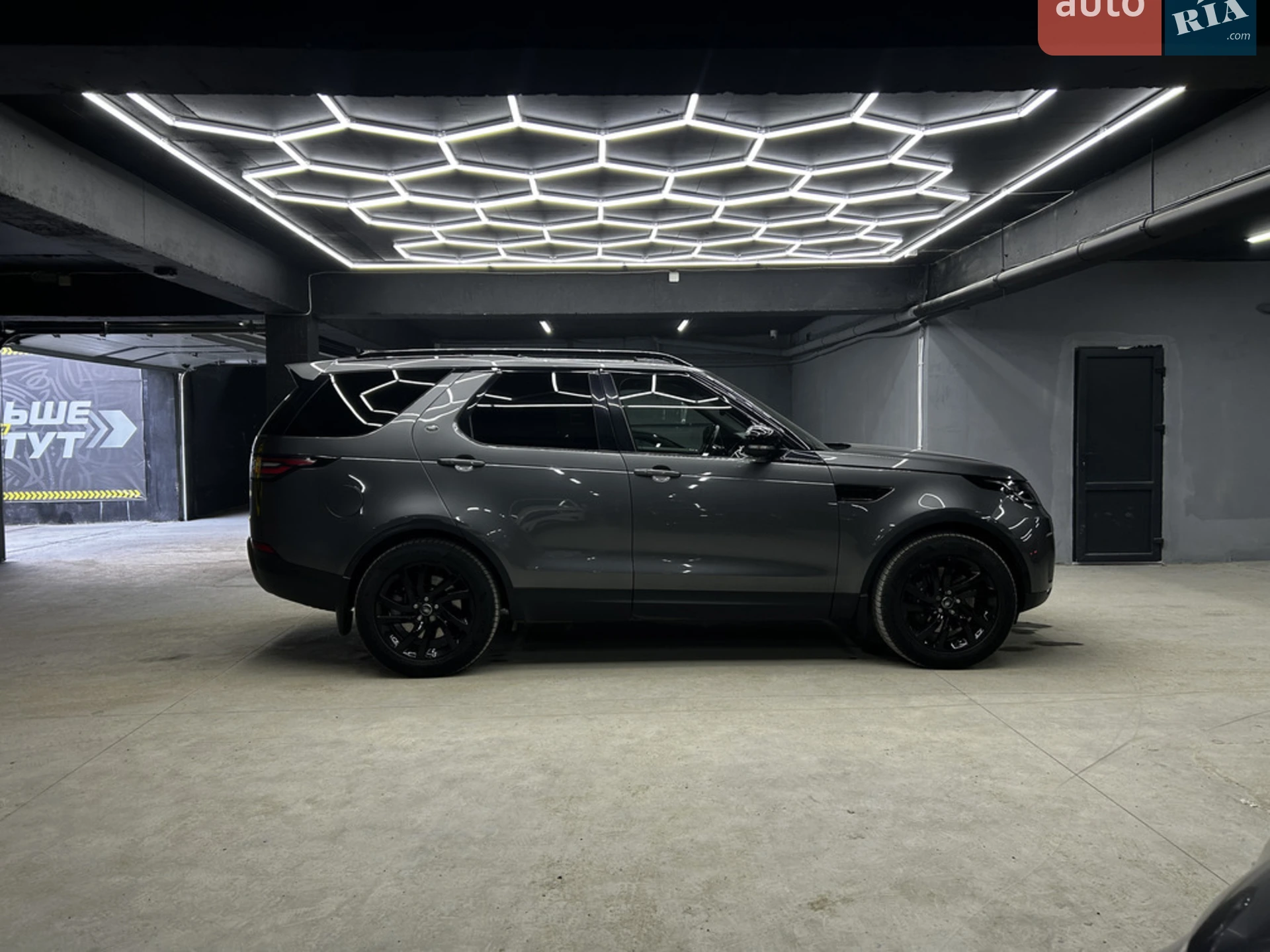 2018 Land Rover Discovery - мініатюра 9