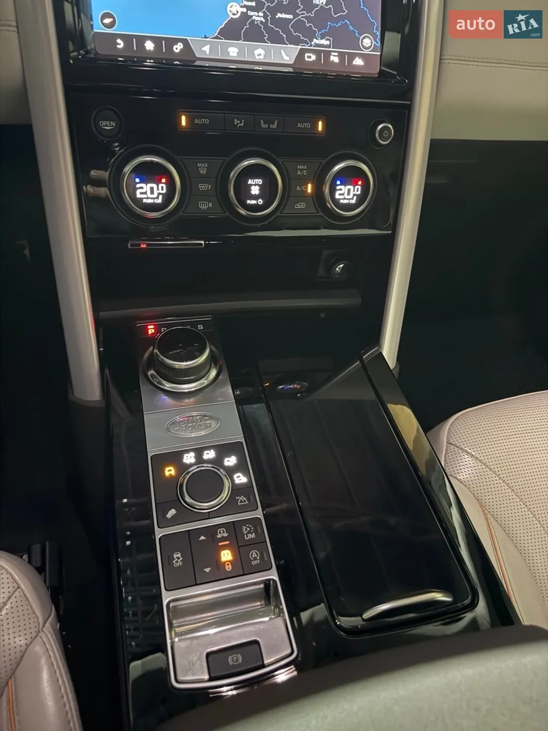 2017 Land Rover Discovery - мініатюра 25