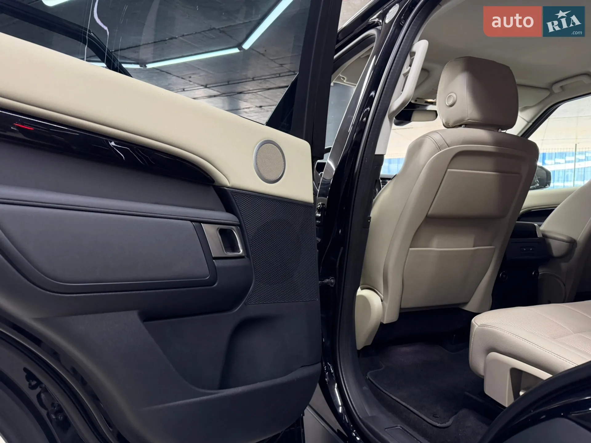 2019 Land Rover Discovery - мініатюра 23