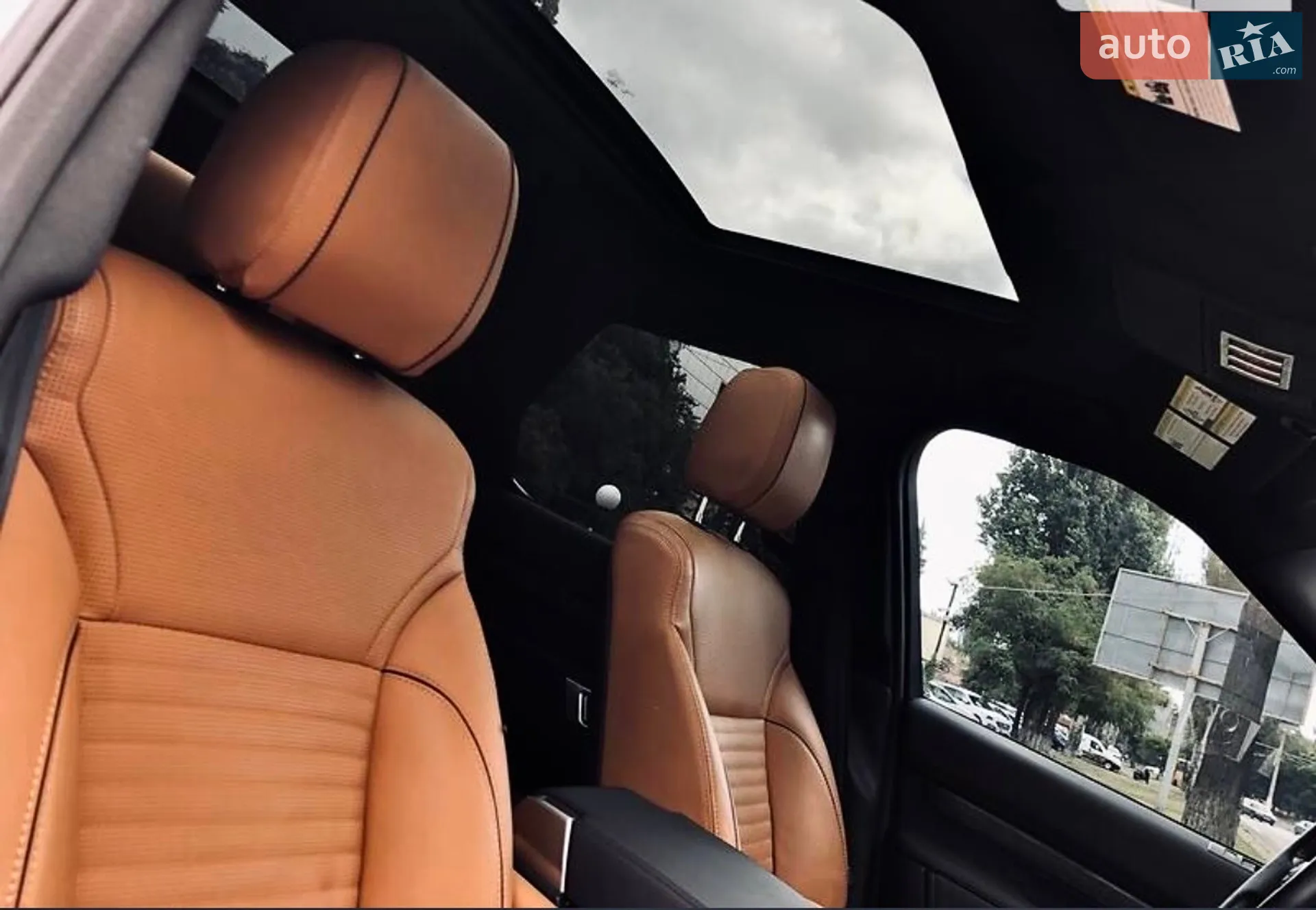 2017 Land Rover Discovery - мініатюра 18