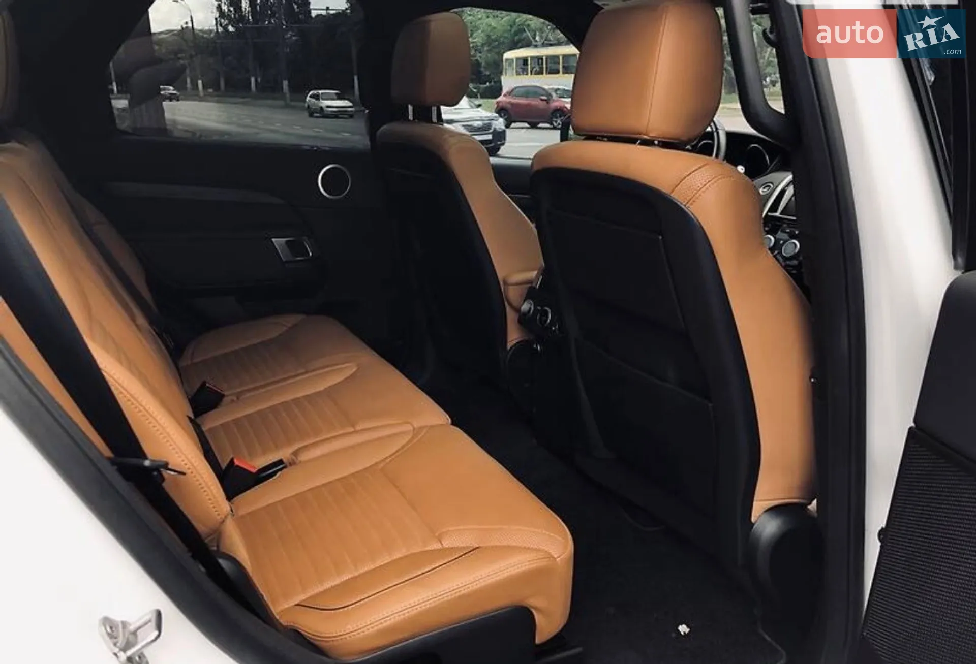 2017 Land Rover Discovery - мініатюра 14