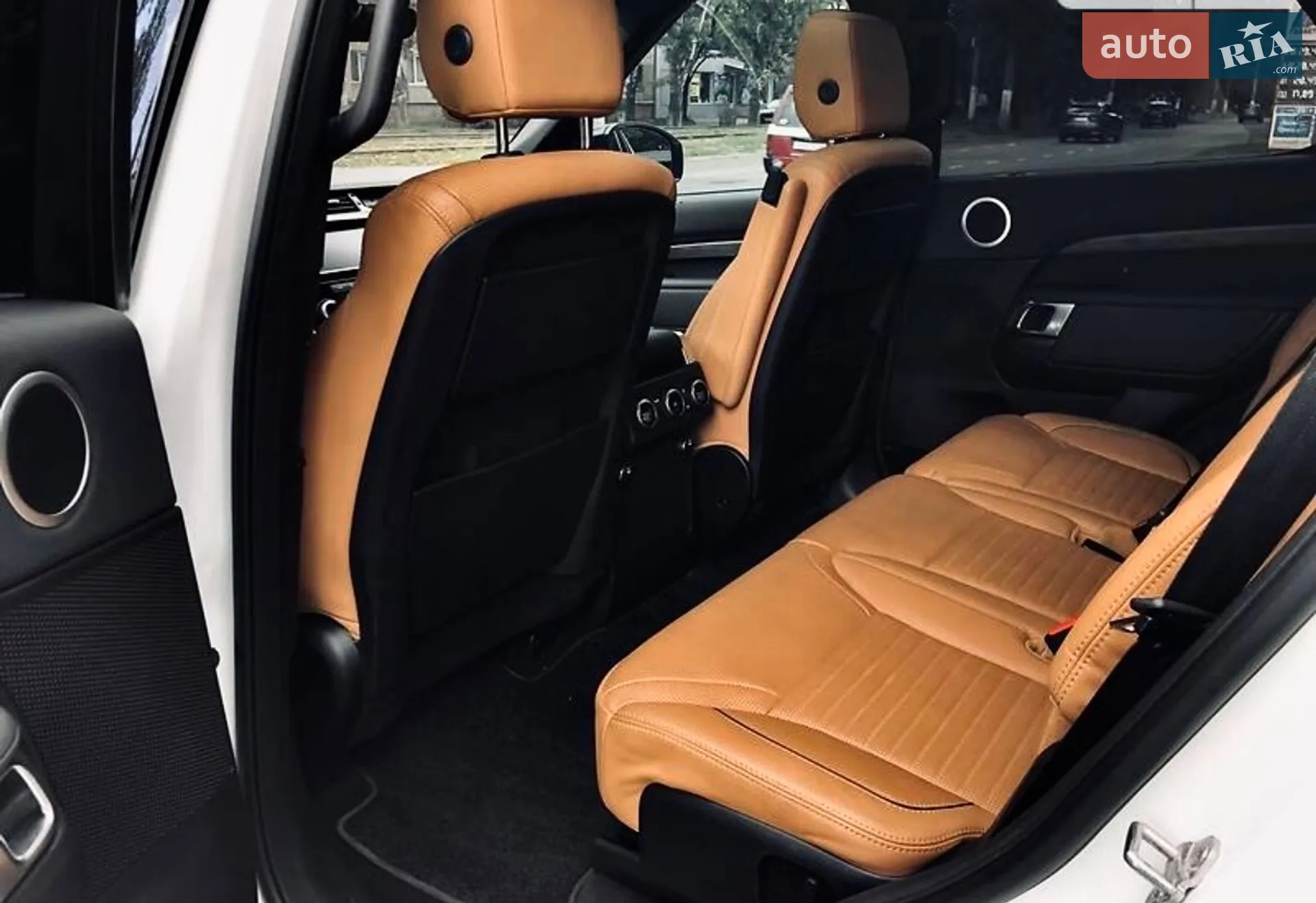 2017 Land Rover Discovery - мініатюра 15