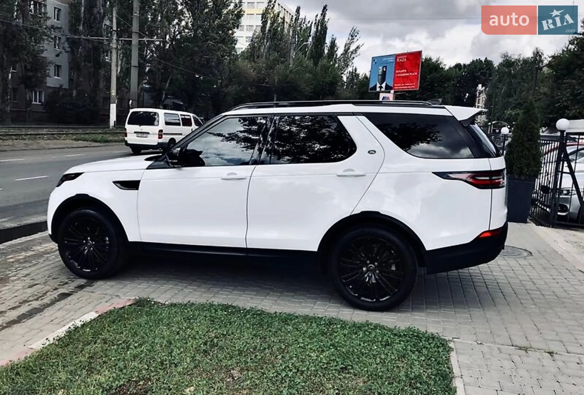 2017 Land Rover Discovery - мініатюра 12