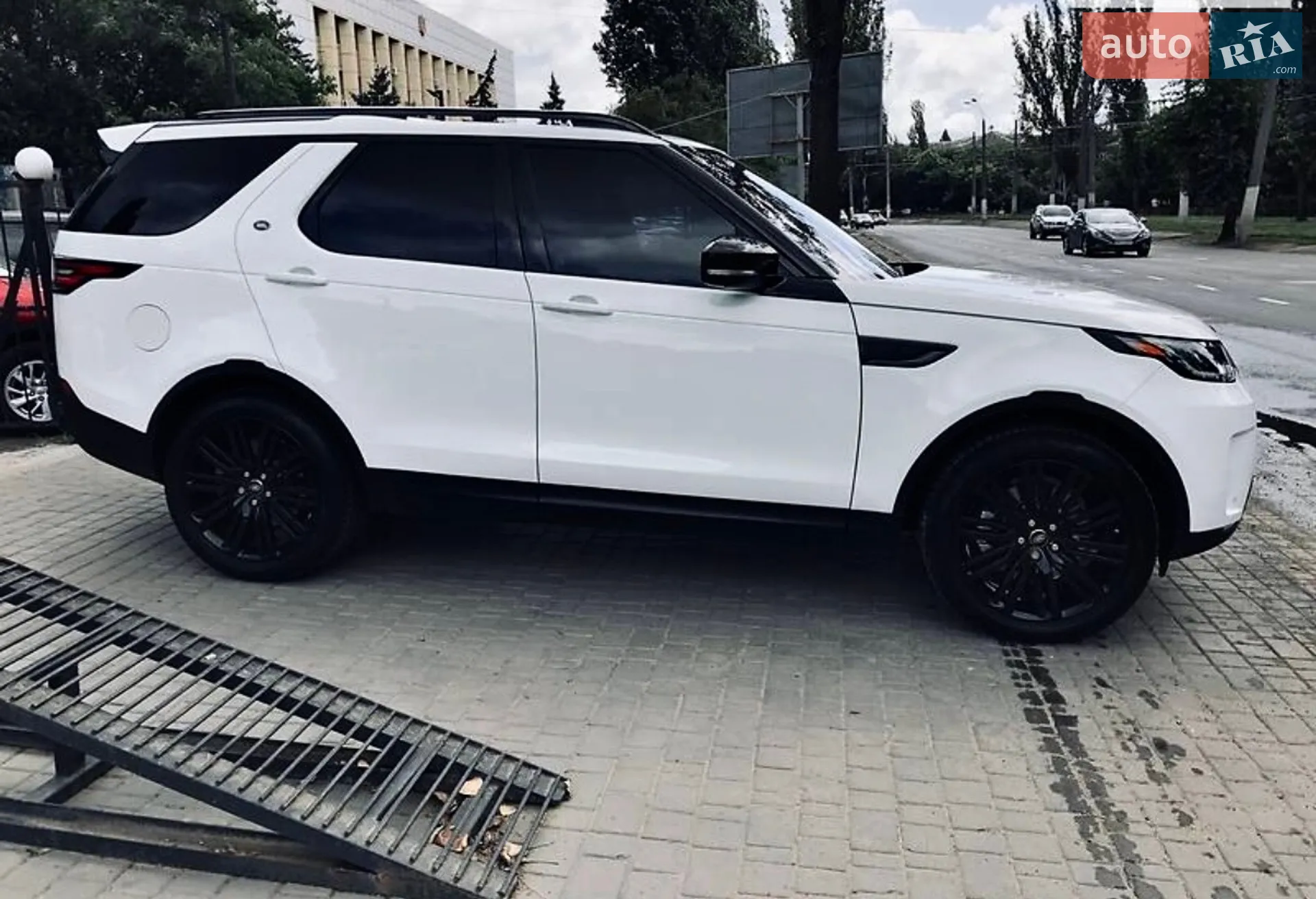 2017 Land Rover Discovery - мініатюра 13