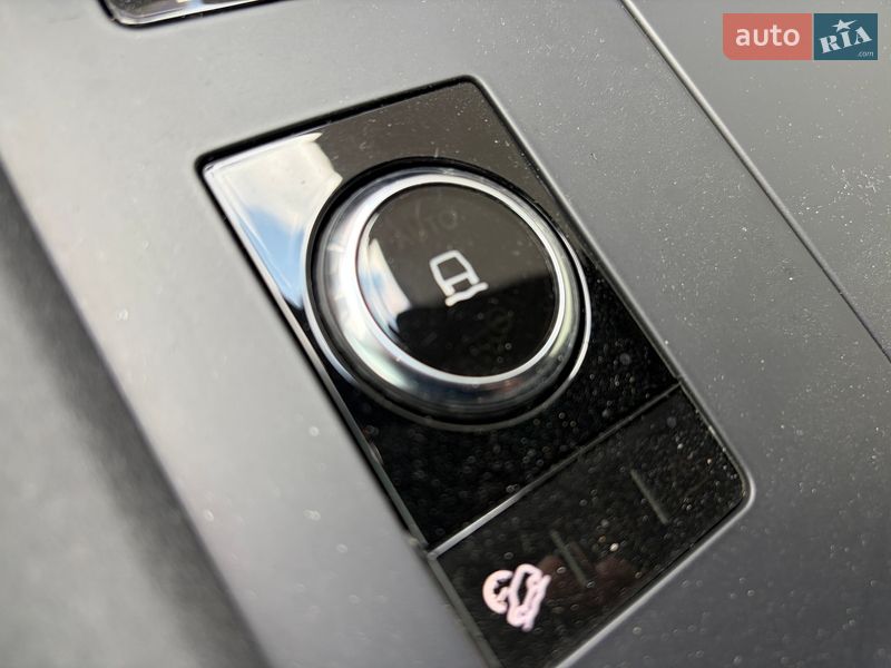 Внедорожник / Кроссовер Land Rover Discovery 2022 в Киеве