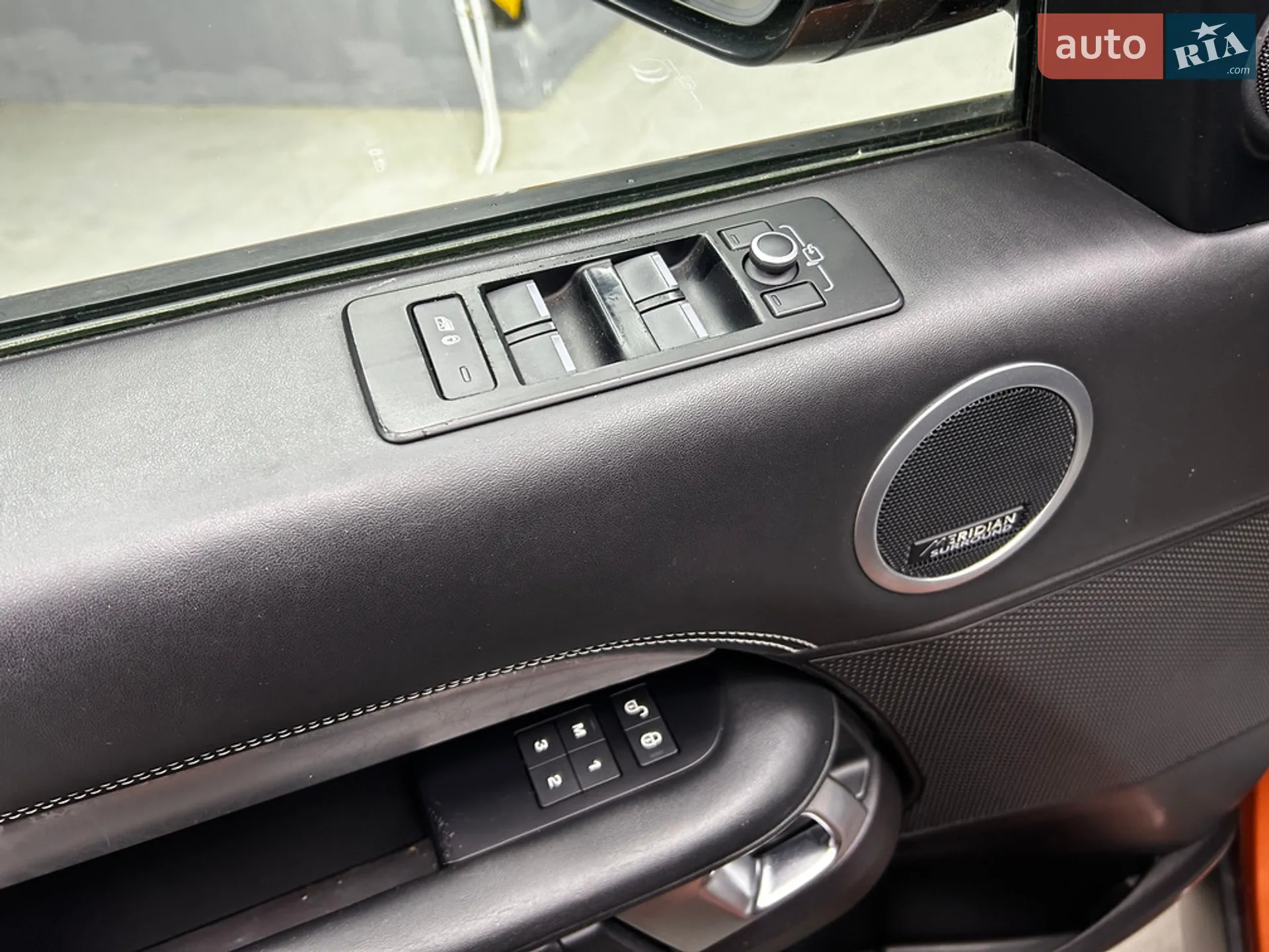 2017 Land Rover Discovery - мініатюра 14
