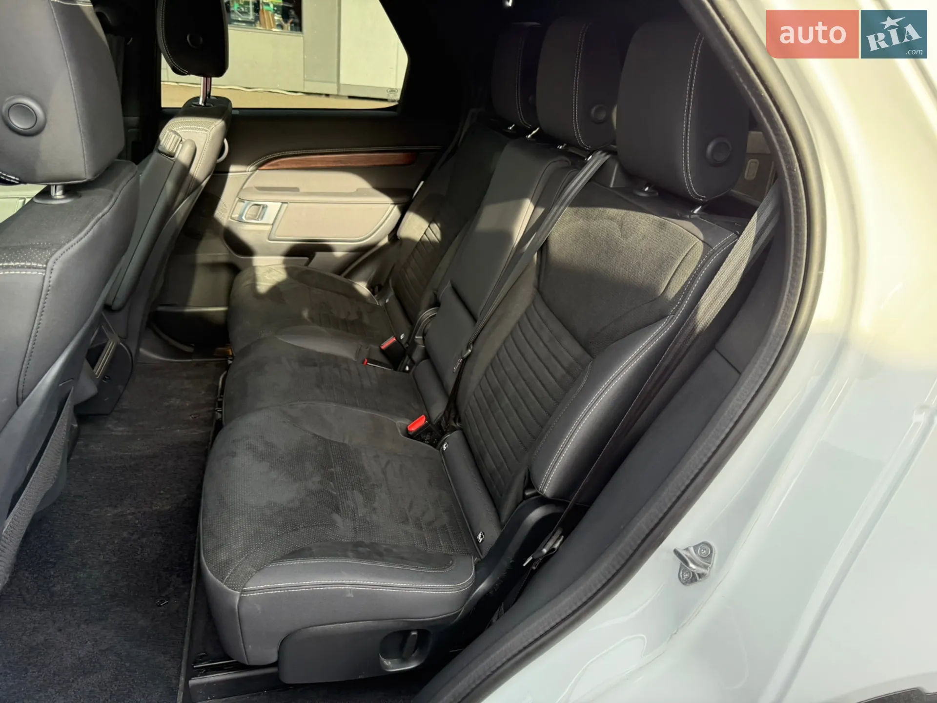 2023 Land Rover Discovery - мініатюра 16