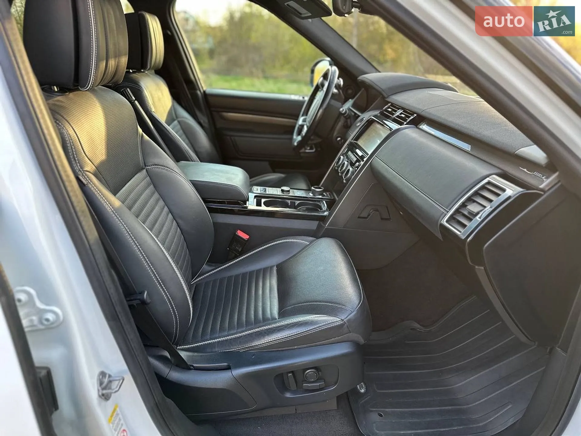 2018 Land Rover Discovery - мініатюра 12