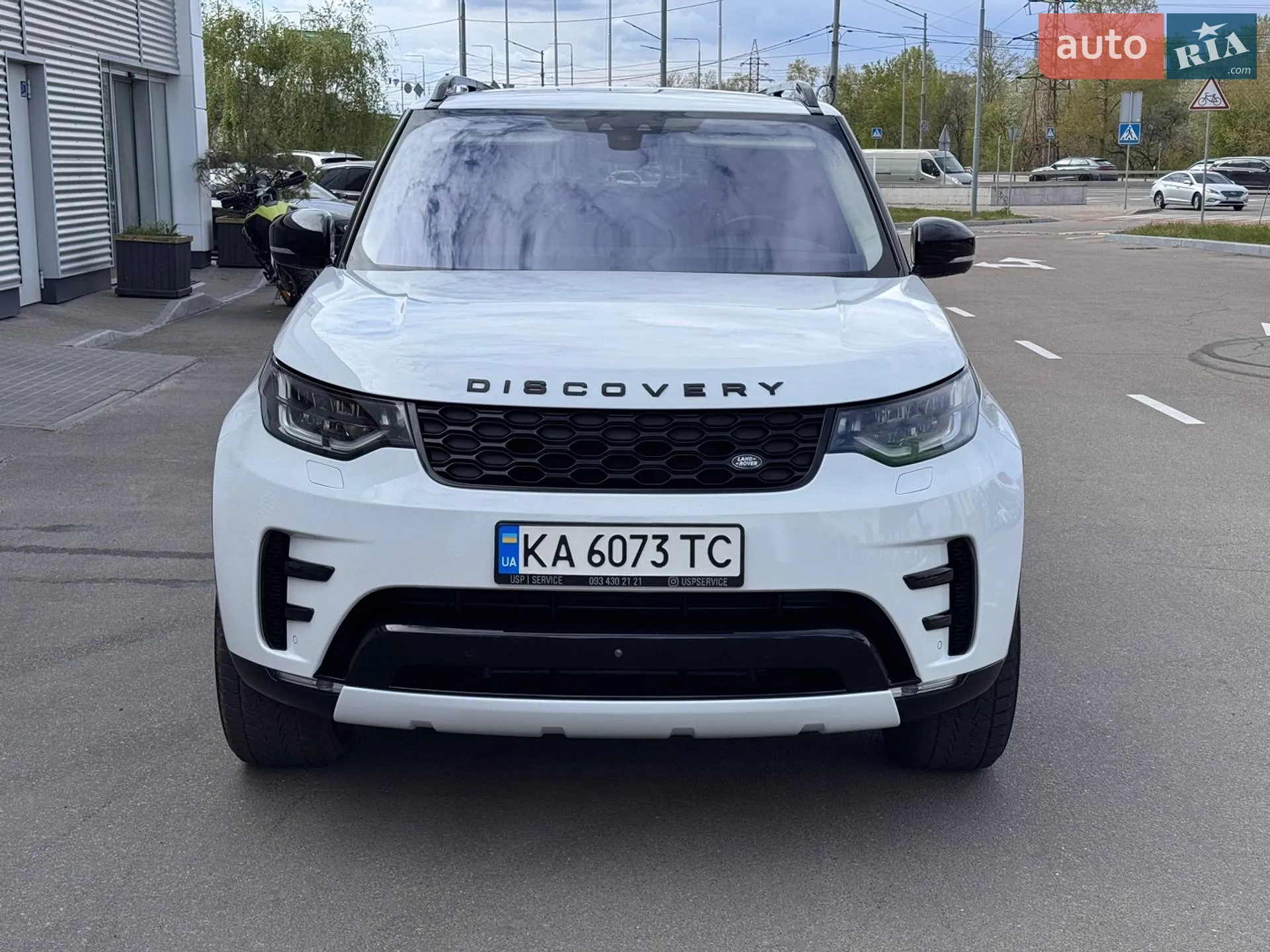 Land Rover Discovery 2017 VIN SALRRBBV6HA005509 фото оголошення 2 з 49