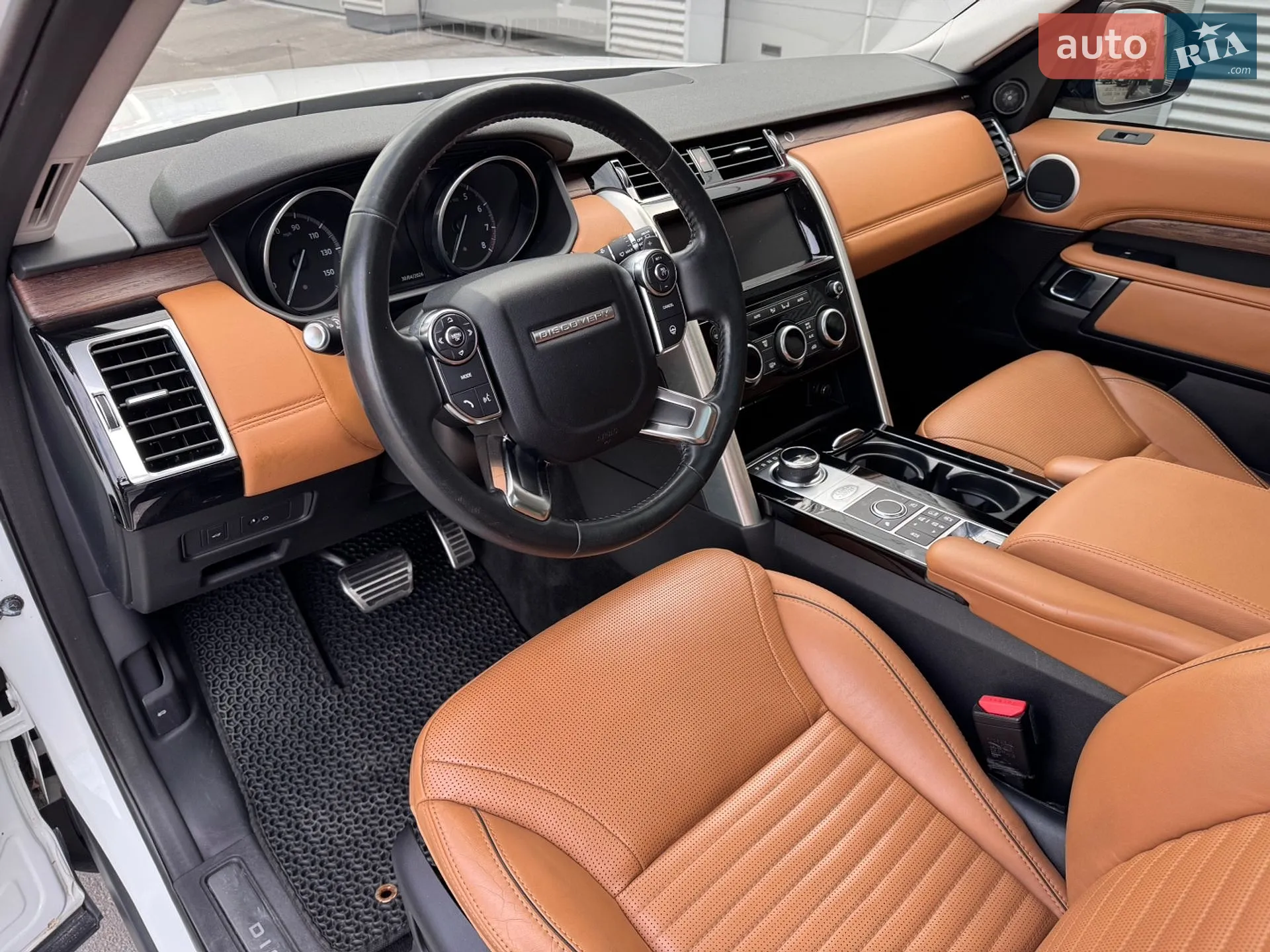 Land Rover Discovery 2017 VIN SALRRBBV6HA005509 фото оголошення 7 з 49