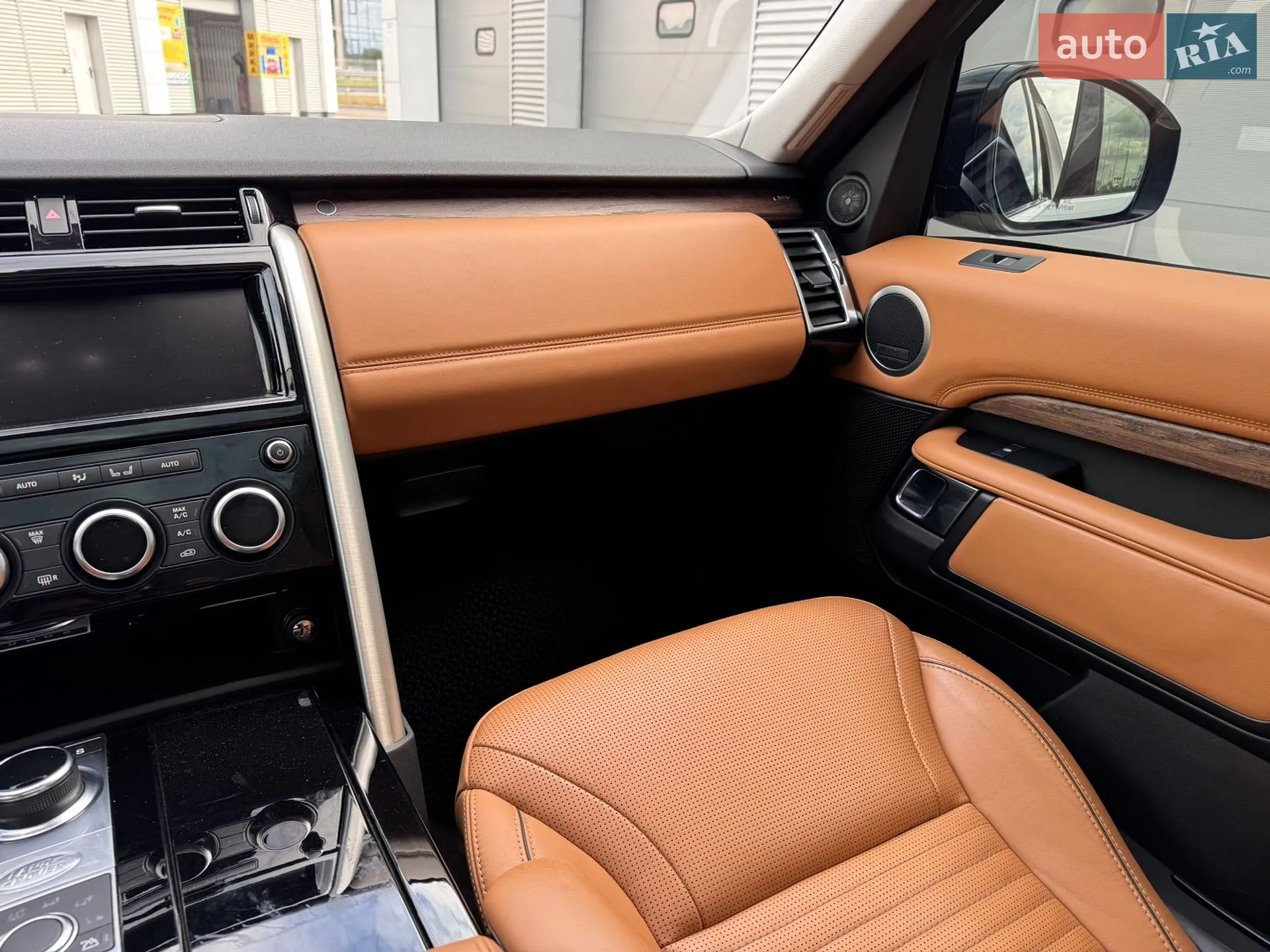Land Rover Discovery 2017 VIN SALRRBBV6HA005509 фото оголошення 14 з 49