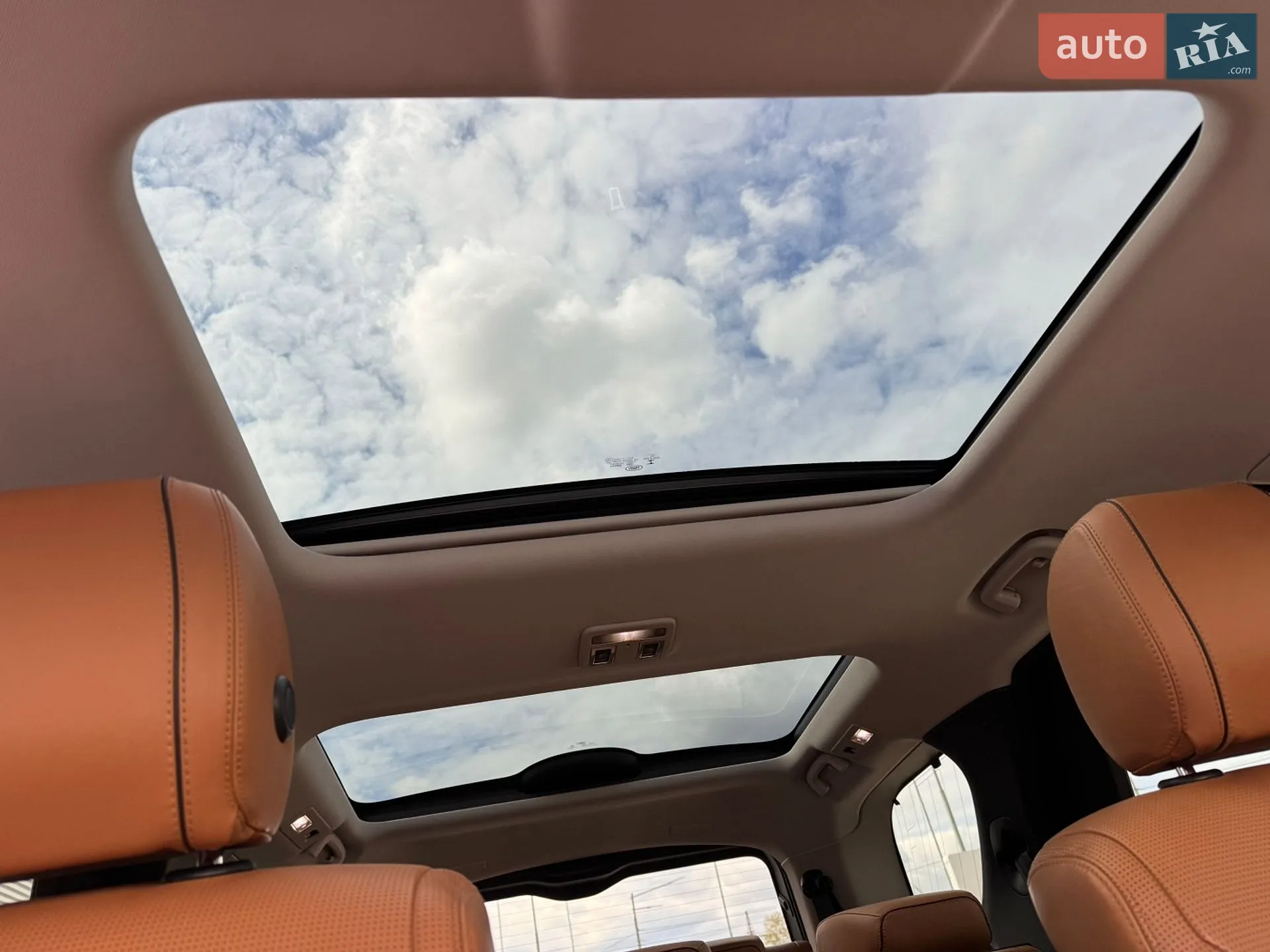 Land Rover Discovery 2017 VIN SALRRBBV6HA005509 фото оголошення 18 з 49