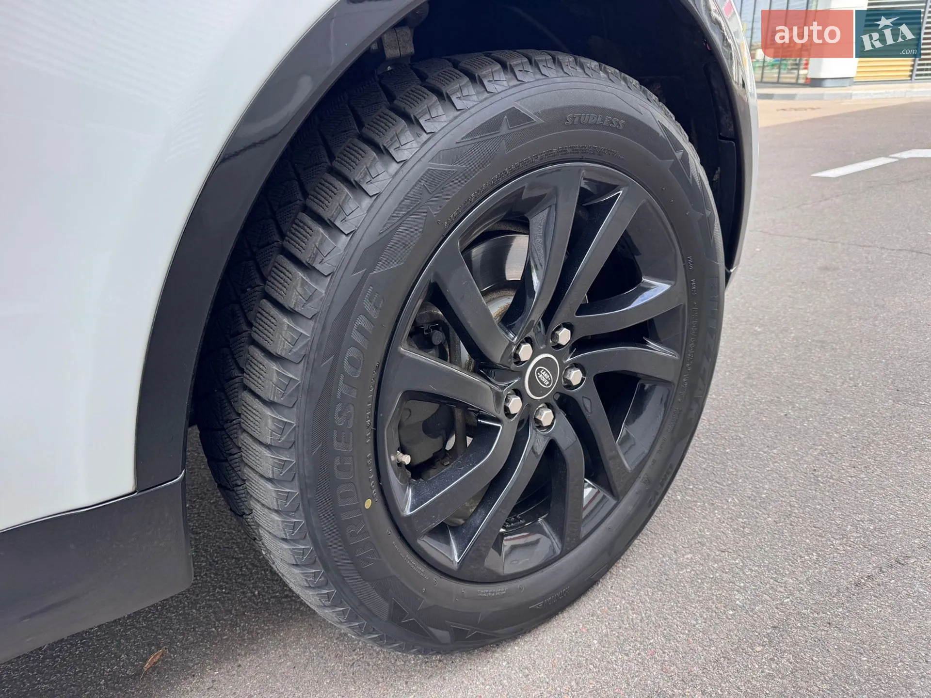 Land Rover Discovery 2017 VIN SALRRBBV6HA005509 фото оголошення 40 з 49