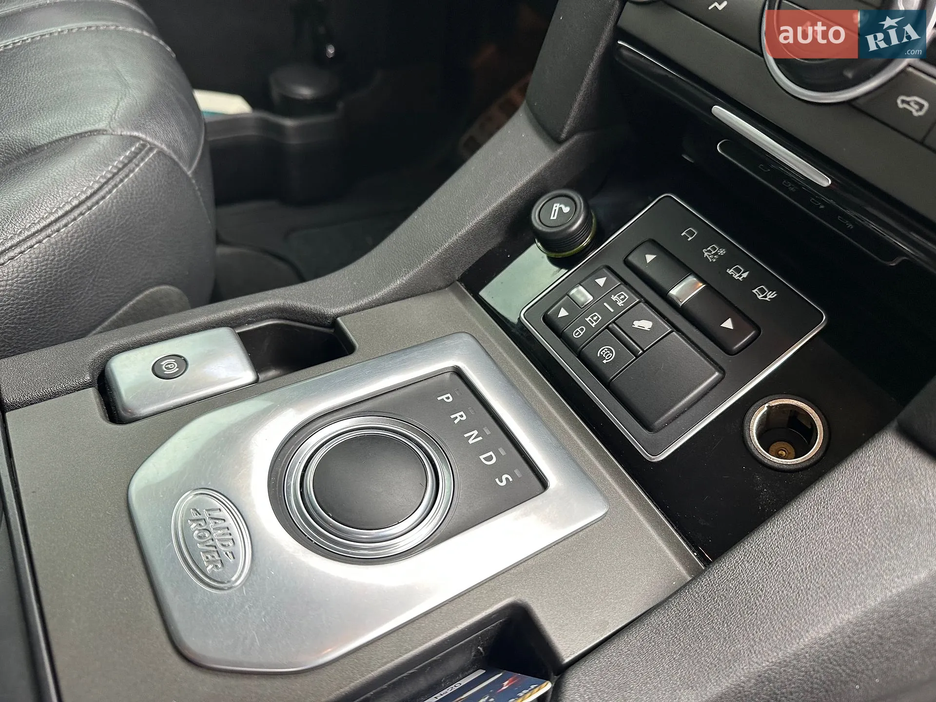 2015 Land Rover Discovery - мініатюра 31