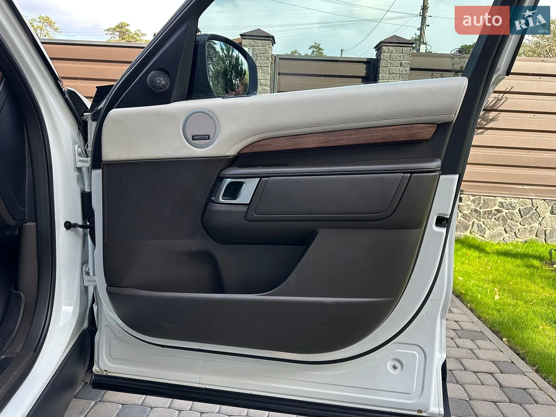 2018 Land Rover Discovery - мініатюра 12