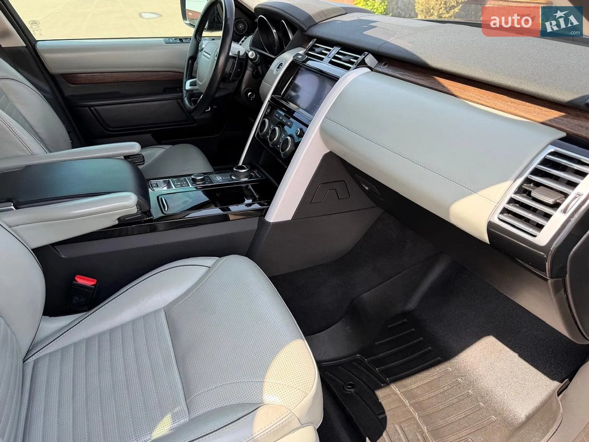 2017 Land Rover Discovery - мініатюра 61