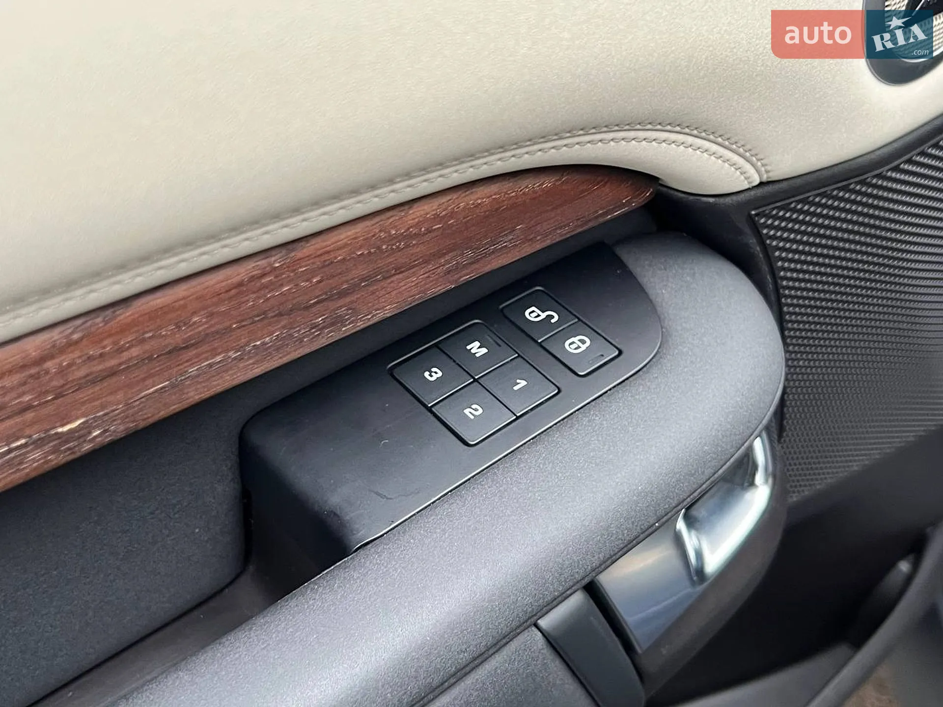 2018 Land Rover Discovery - мініатюра 23