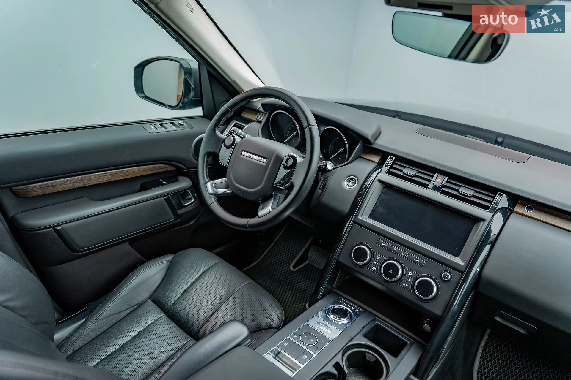 2018 Land Rover Discovery - мініатюра 15