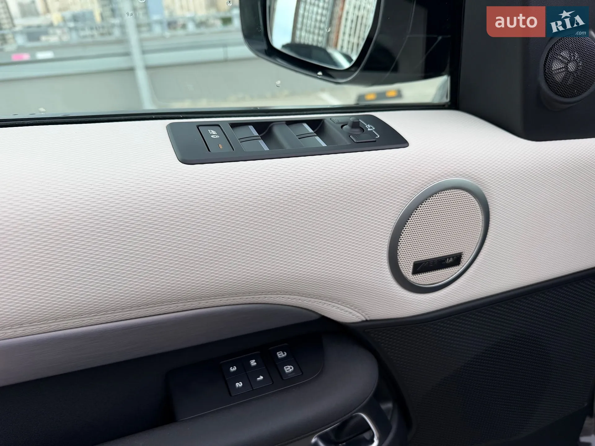 2023 Land Rover Discovery - мініатюра 67