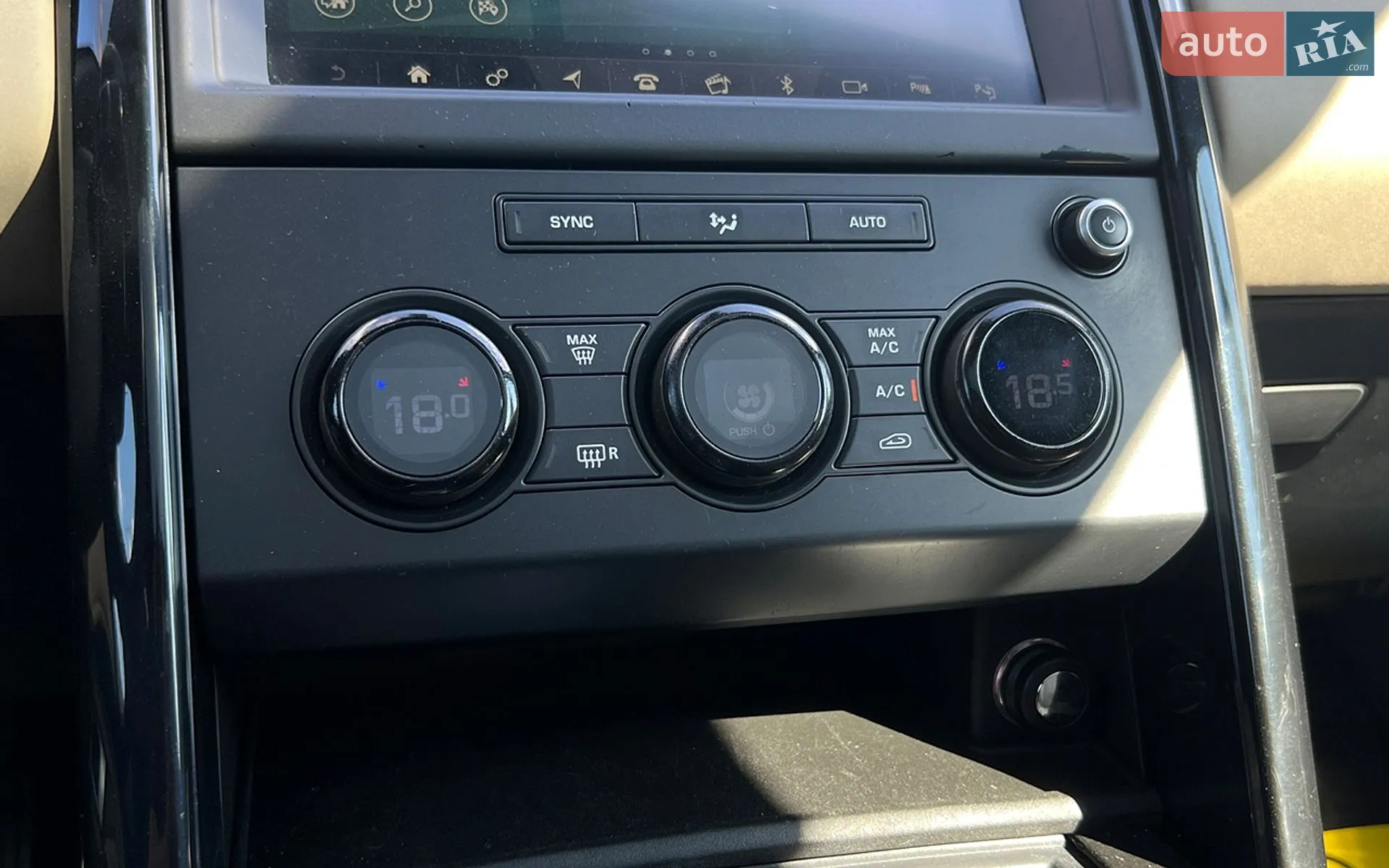 2018 Land Rover Discovery - мініатюра 19