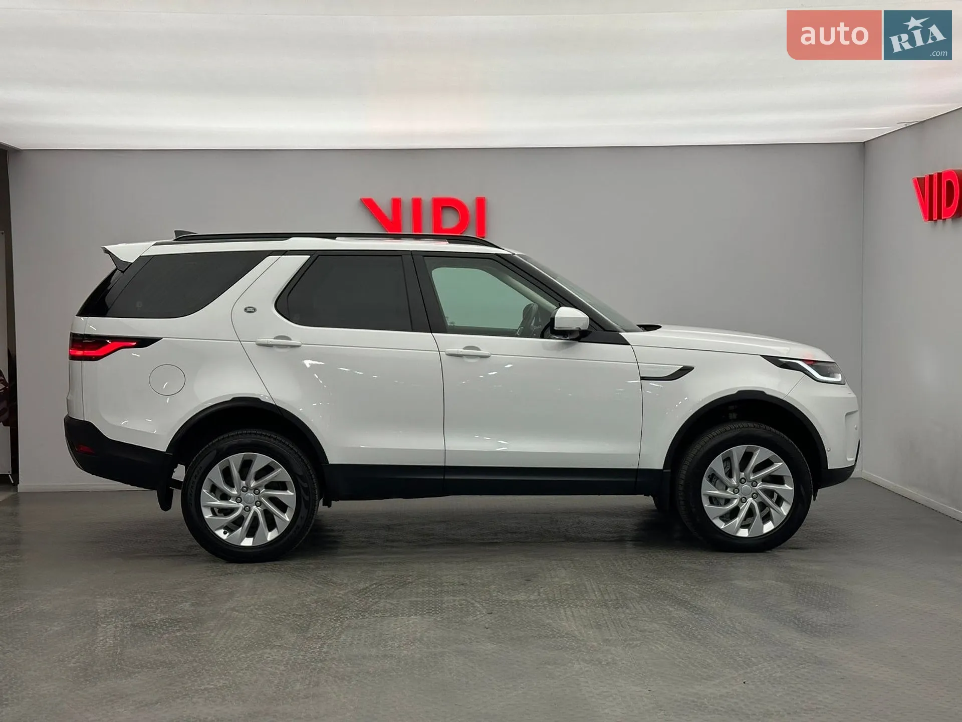 2021 Land Rover Discovery - мініатюра 3