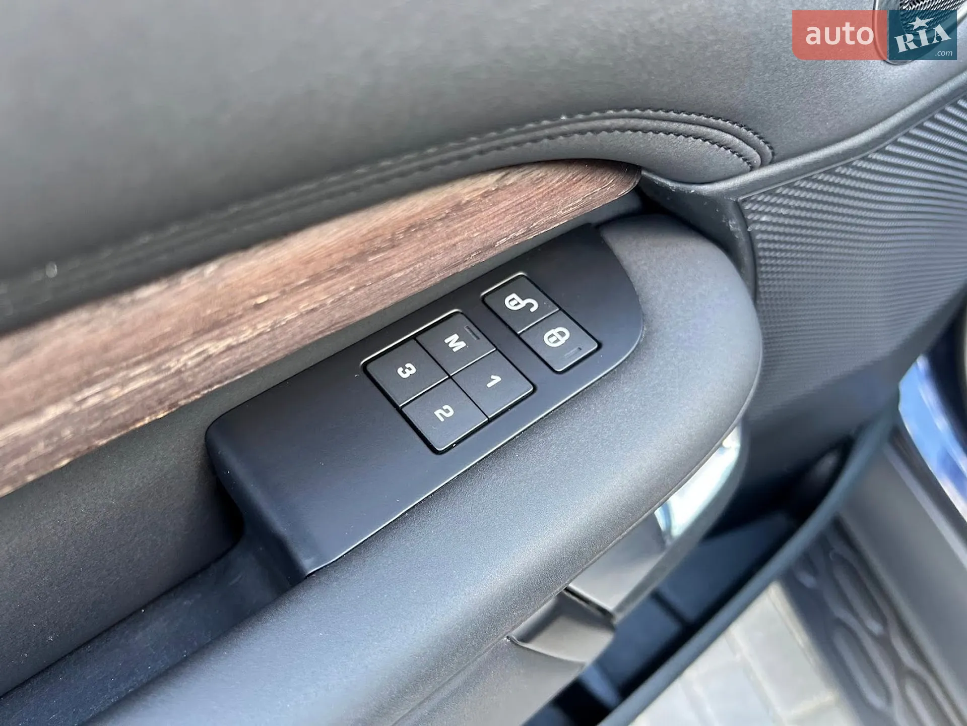 2019 Land Rover Discovery - мініатюра 13