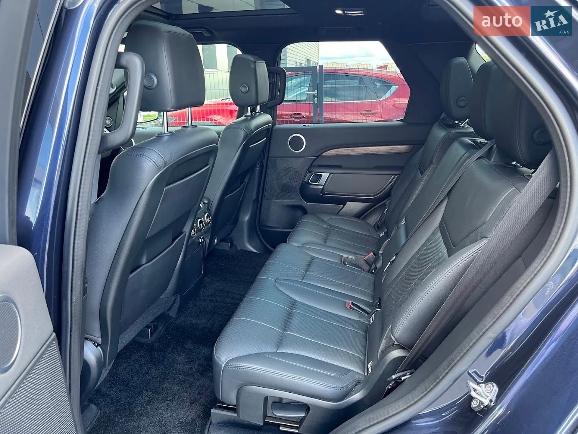2019 Land Rover Discovery - мініатюра 28