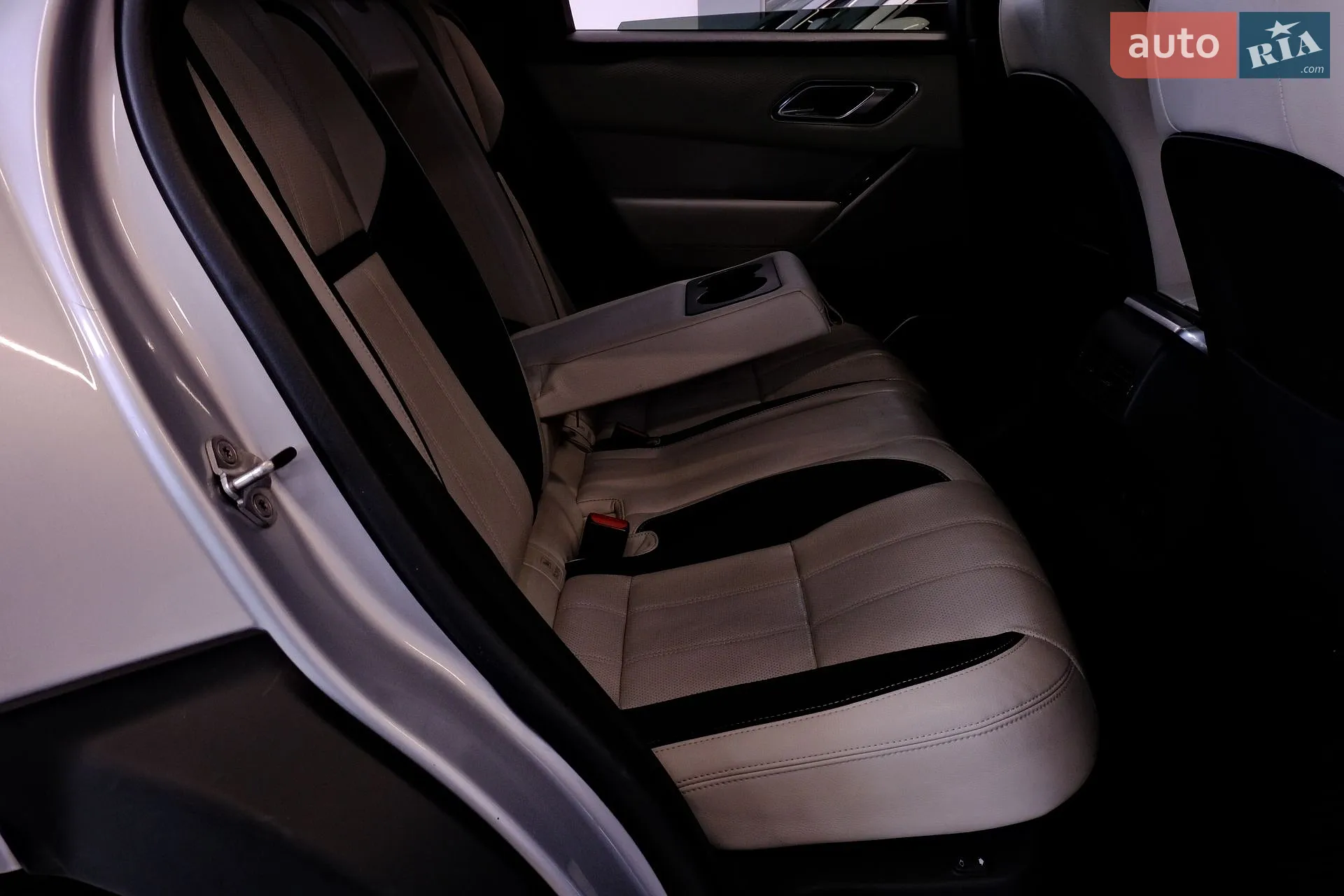 2018 Land Rover Discovery - мініатюра 36