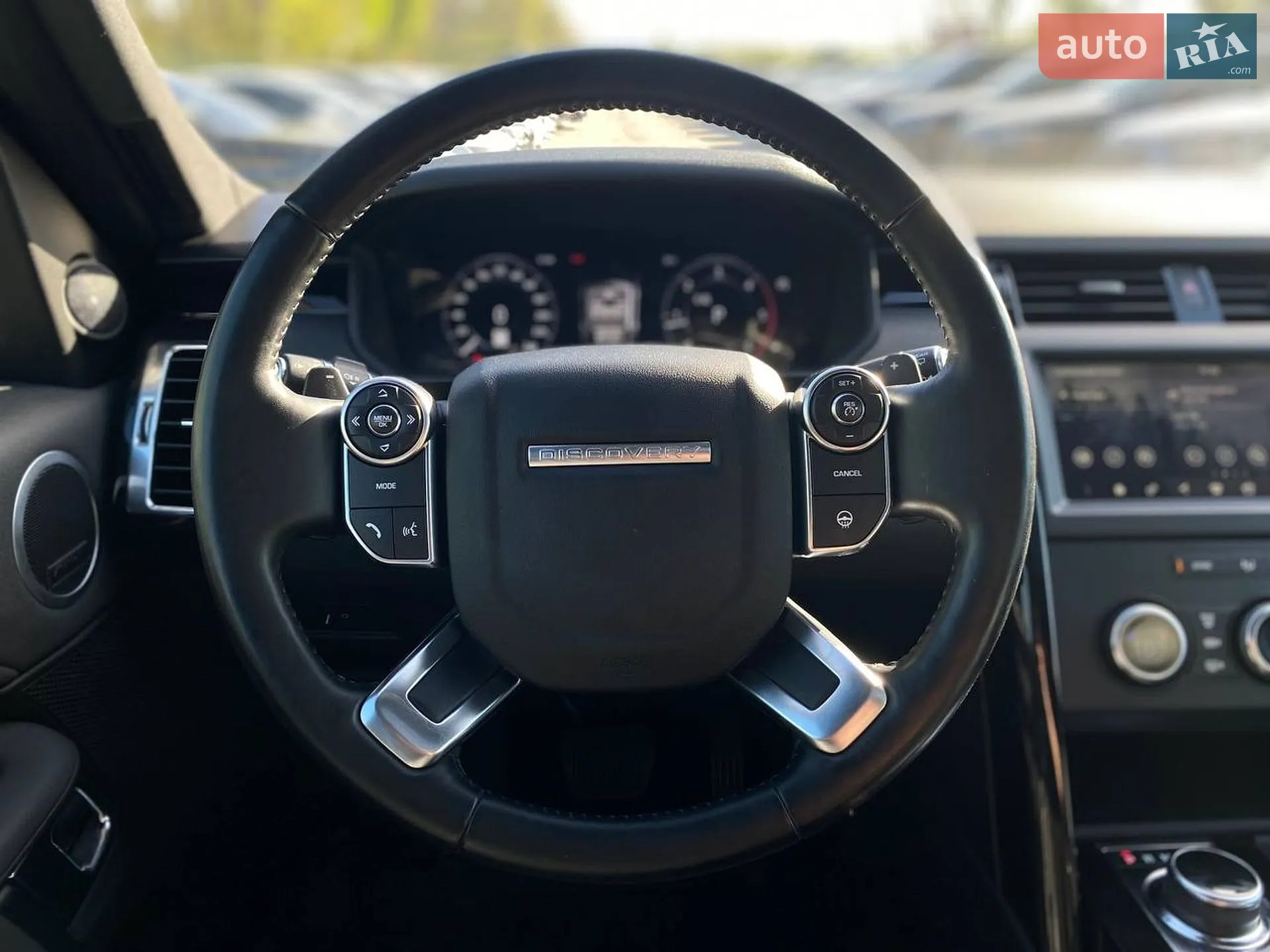 2018 Land Rover Discovery - мініатюра 46