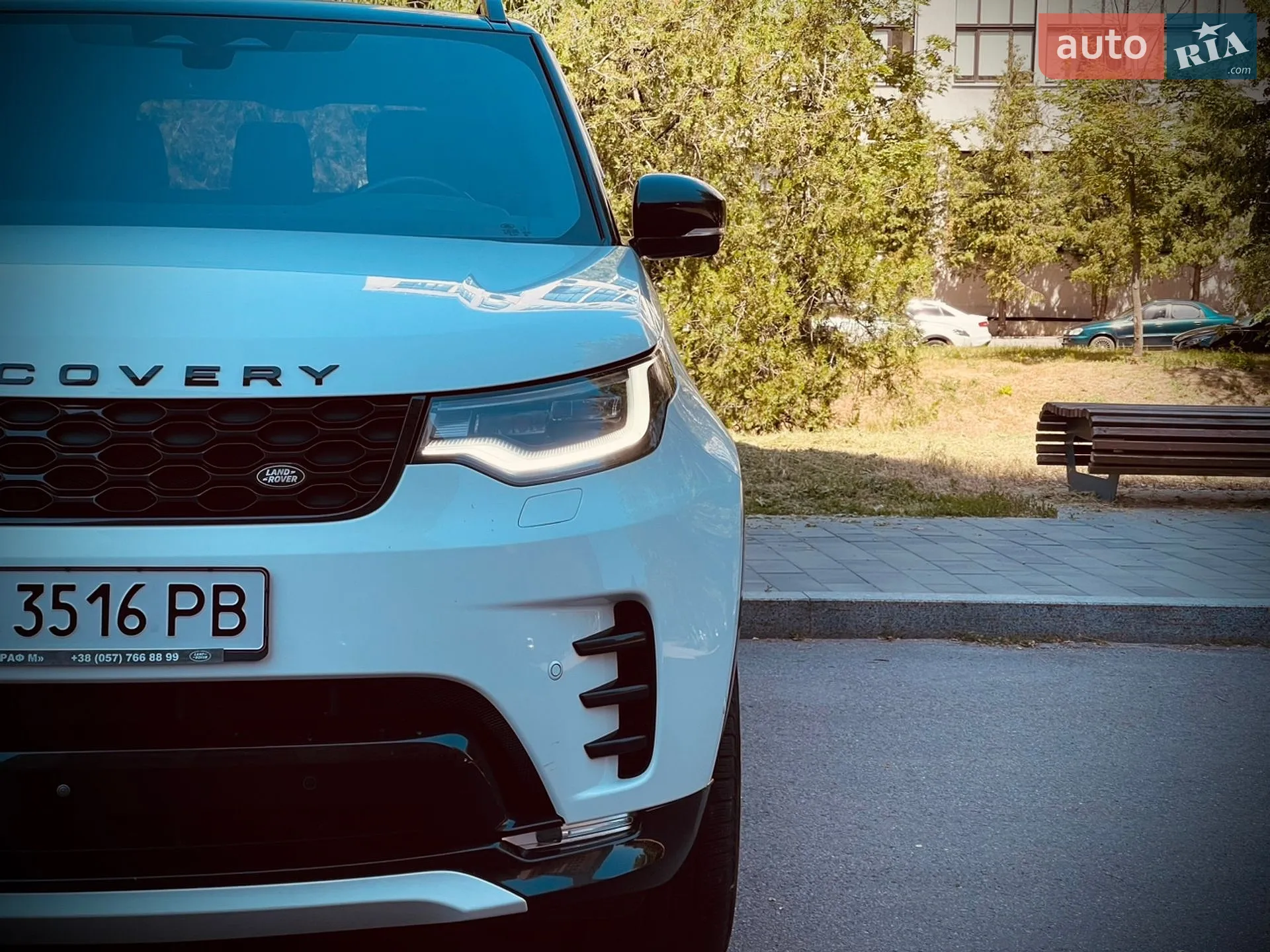 2021 Land Rover Discovery - мініатюра 2