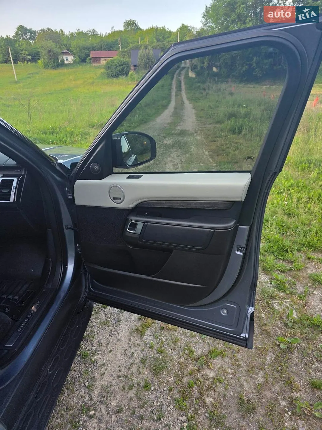2018 Land Rover Discovery - мініатюра 28