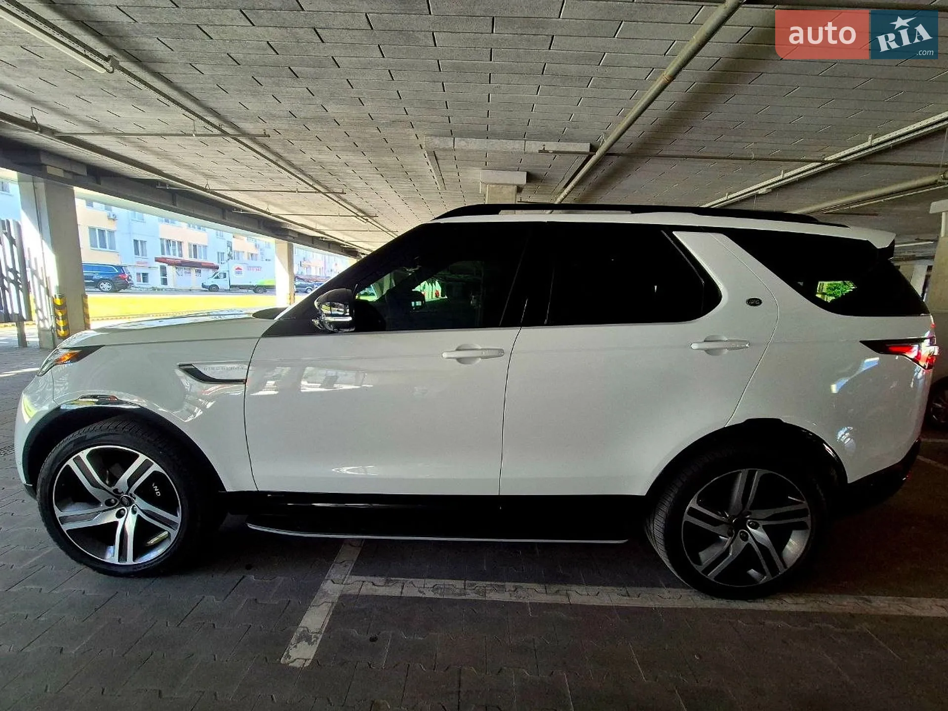 2021 Land Rover Discovery - мініатюра 3