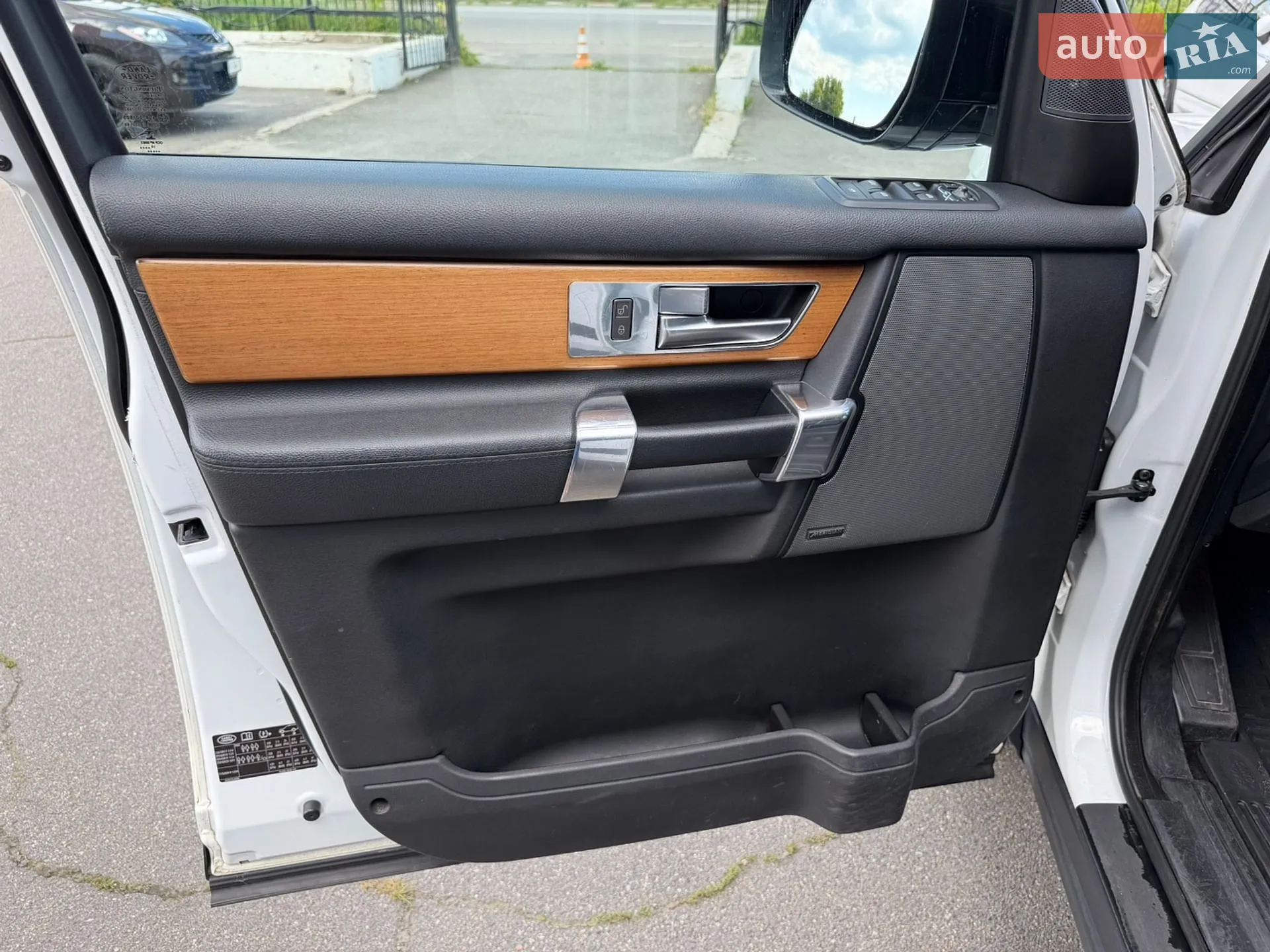 2014 Land Rover Discovery - мініатюра 25