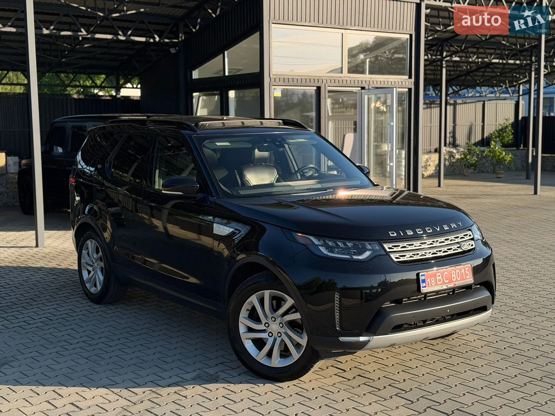 2017 Land Rover Discovery - мініатюра 23