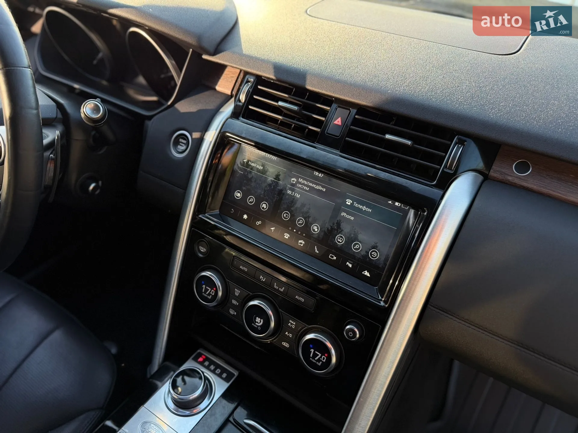2017 Land Rover Discovery - мініатюра 32