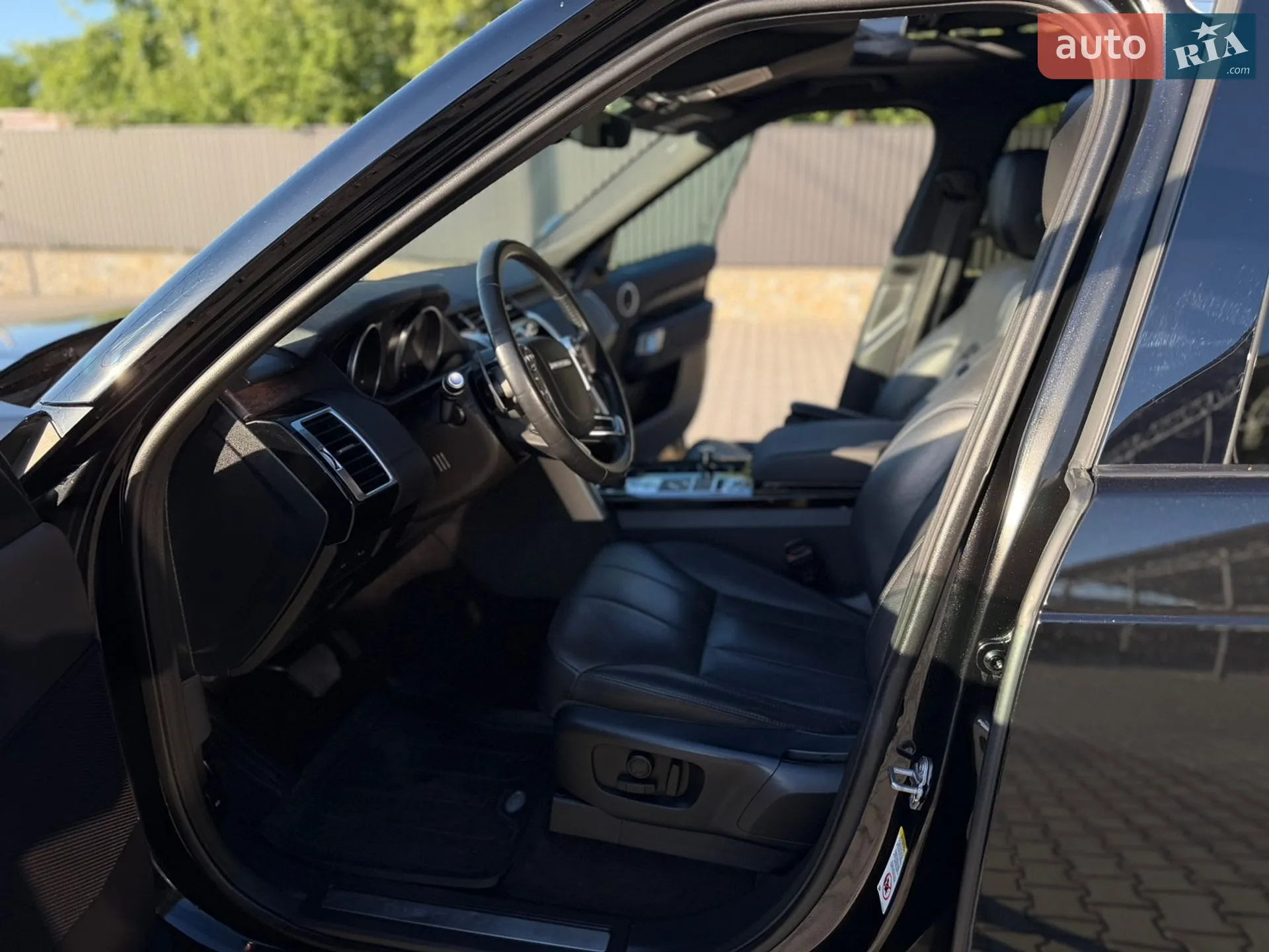 2017 Land Rover Discovery - мініатюра 46