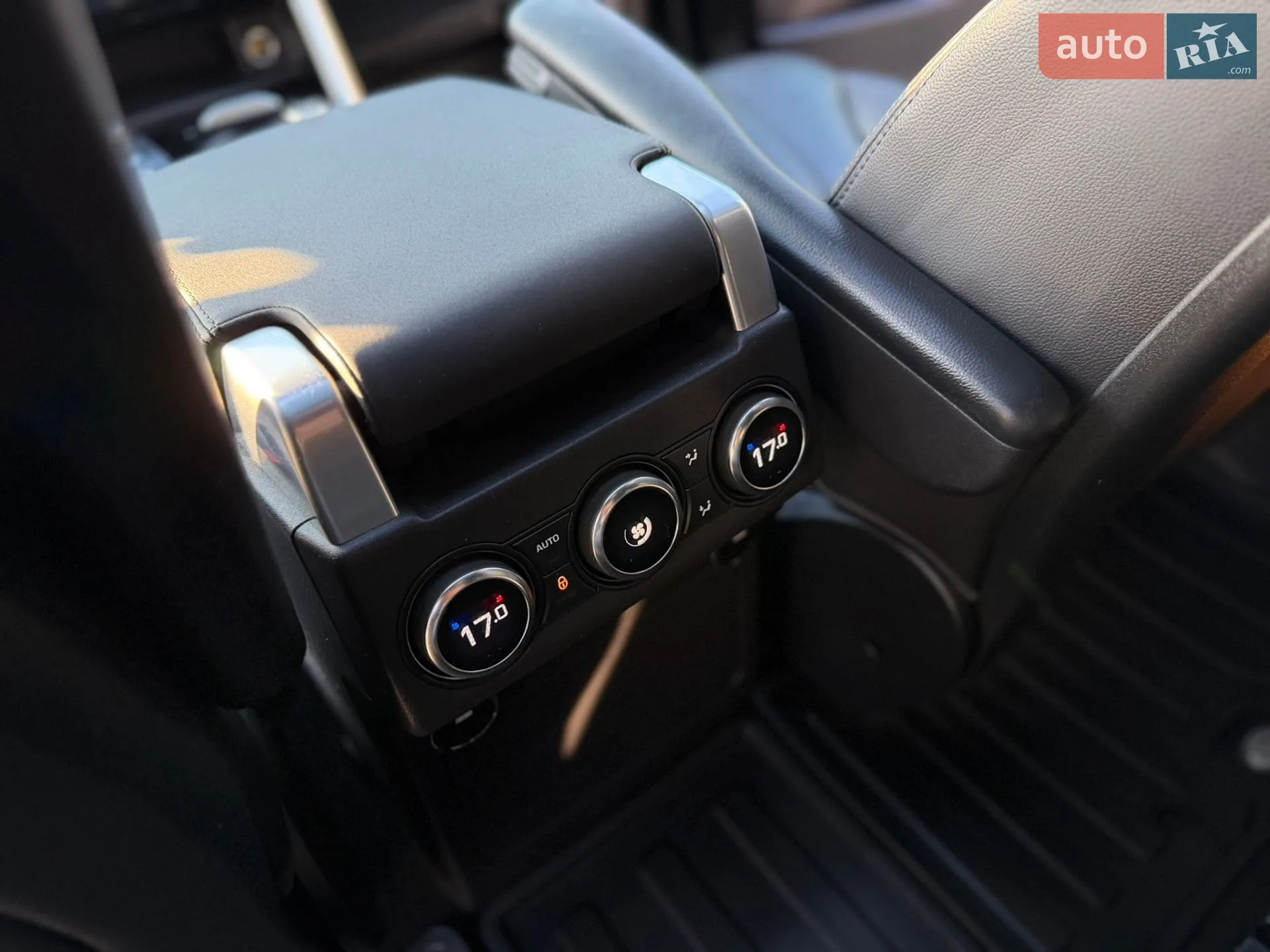 2017 Land Rover Discovery - мініатюра 50
